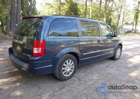2009 Chrysler Town & Country Touring из США, поврежденный, VIN 2A8HR54119R525248